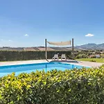 Binnella Farm stay *
